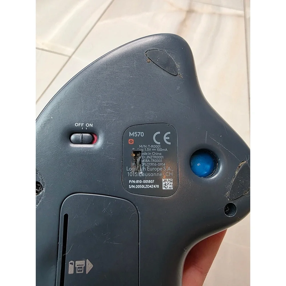 Logitech M570‎ Wireless Trackball Mouse Ergonomic Black Blue 910-001799